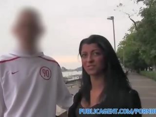 Publicagent menawan si rambut coklat fucked dalam hotel sebagai beliau bf waits luar