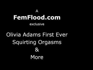 Squirting un masturbācija līdz stringy mitra orgasms