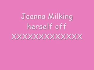 Joanna melking seg selv av